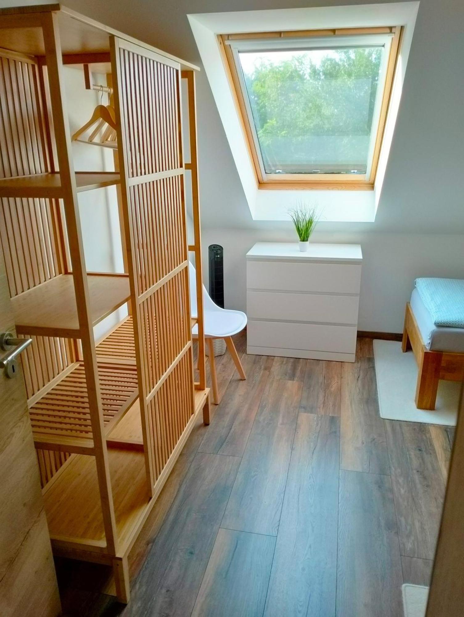 Ferienwohnung Am Waldesrand - Garten, Terrasse, Grill, Luftkuehler, Massagesessel, Kinderspielecke, Spielekonsole Cottbus Ngoại thất bức ảnh