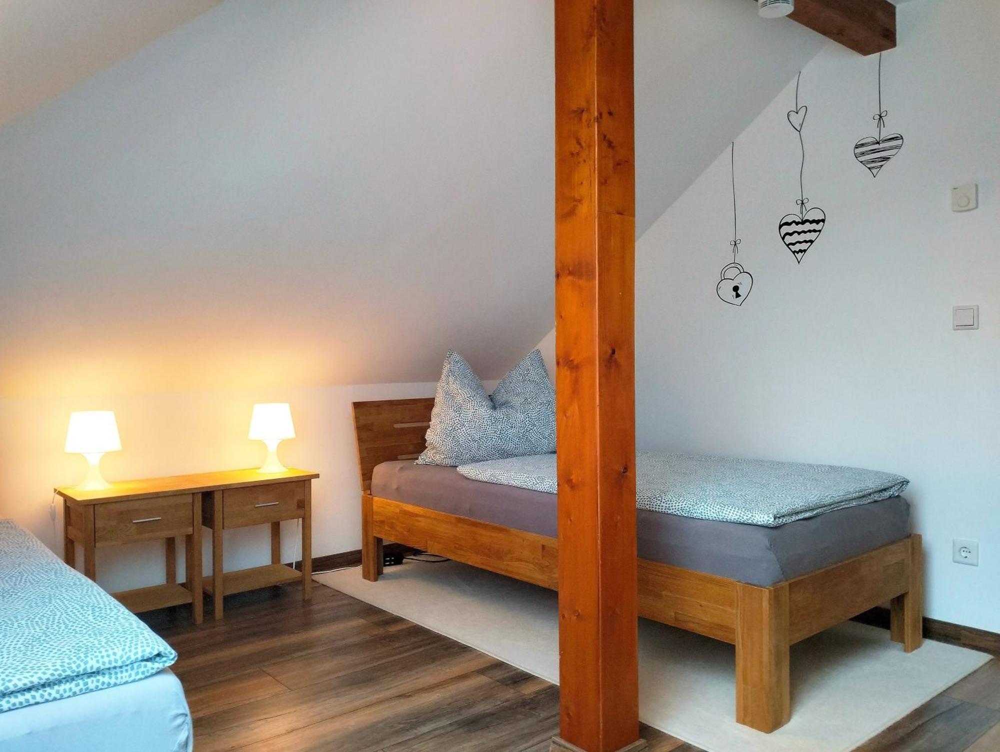 Ferienwohnung Am Waldesrand - Garten, Terrasse, Grill, Luftkuehler, Massagesessel, Kinderspielecke, Spielekonsole Cottbus Ngoại thất bức ảnh